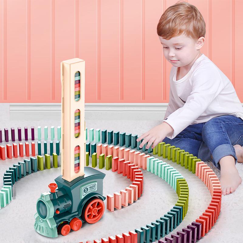 TRAIN AUTOMATIQUE POUR CIRCUIT DE DOMINOS